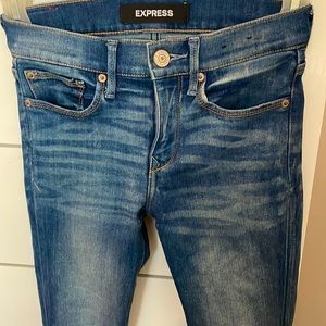 Regular length mid-rise stretch skinny jeans from Express. Like new condition